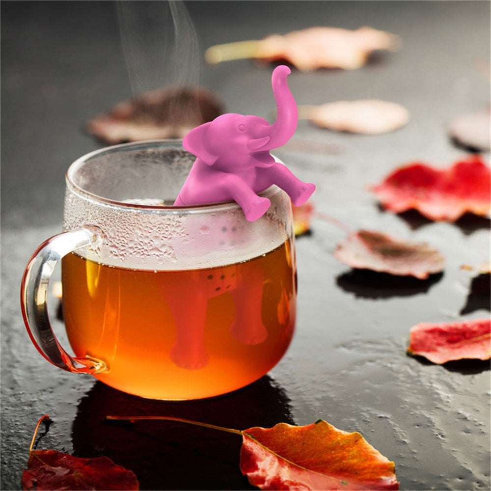 Prepara tu té con estilo con el adorable infusor de té de silicona de elefante rosa.