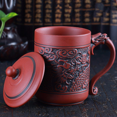 Taza de té en relieve con diseño de dragón y fénix - estilo chino (variaciones en rojo y negro)